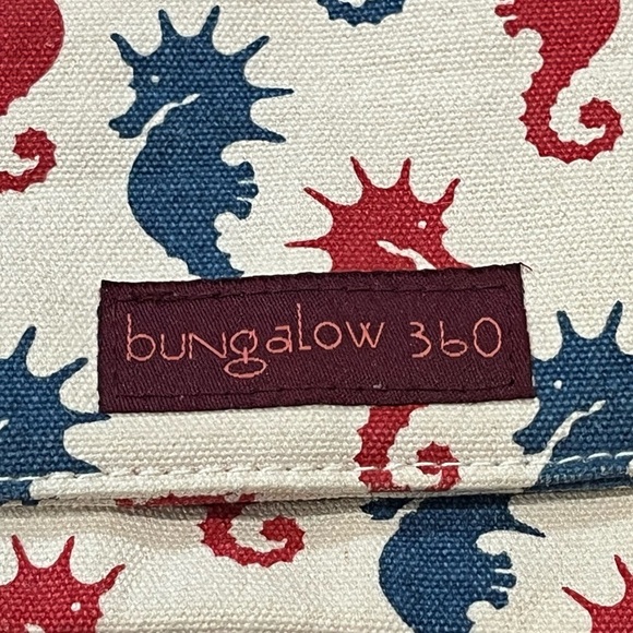 Rare BUNGALOW 360 Seahorse Print Canvas Wristlet Clutch Natural/Beige Red Blue - Picture 3 of 10